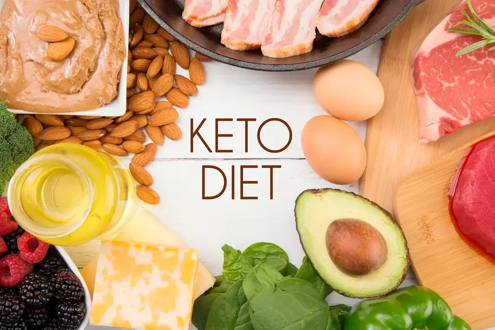 Keto diēta – treknu ēdienu palielināšana uzturā un ogļhidrātu ēdienu samazināšana līdz minimumam